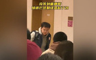明星待遇！球迷求簽名，攔翻譯索崔康熙。泰山隊(duì)未現(xiàn)身。