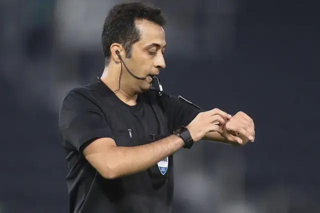 國足VS澳洲，39歲名哨曾罰中超2人，6.7萬人觀戰(zhàn)。