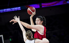 中國(guó)女籃首戰(zhàn)告捷，張子宇成年賽首秀亮眼18+7